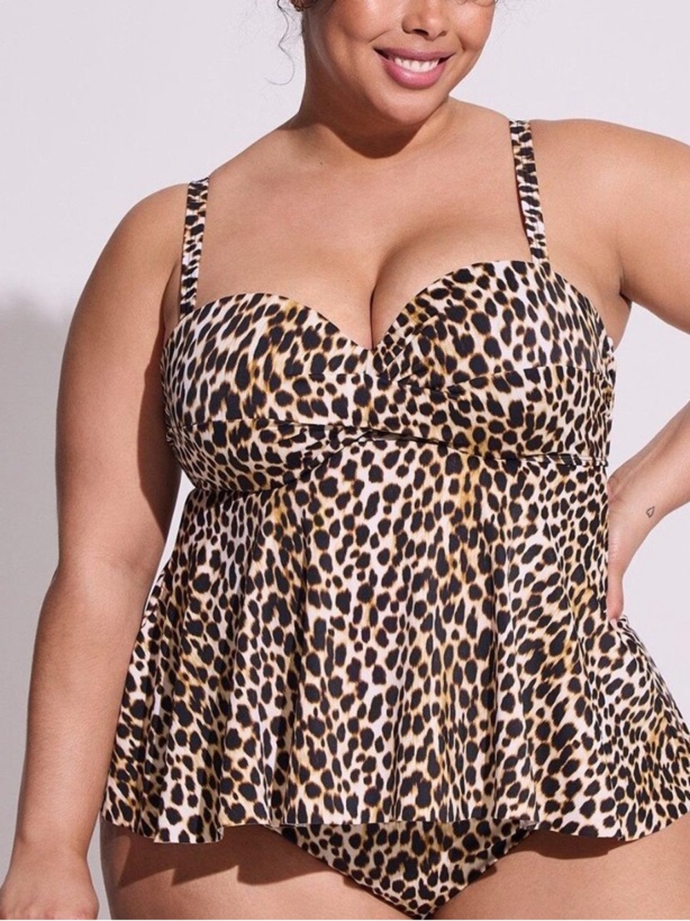 Size 00 D/DD Torrid Swim underwire twist front tankini top